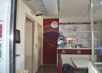 Cucina - Attività Commerciale Via Genova
 
4, Vittoria - foto 31