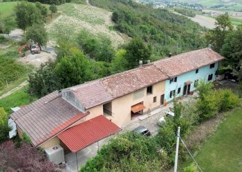 Foto 1 - Rustico Str. Bacedasco Costa Stradivari
 
2, Castell'Arquato - foto 1