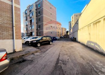 Edificio all\'aperto - Trilocale Piazza Francesco Crispi
 
39, Brindisi - foto 2