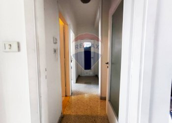 Hall / corridoio - Trilocale Piazza Francesco Crispi
 
39, Brindisi - foto 9