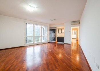 Three-room apartment Via Cristoforo Colombo, Zola Predosa - photo 1