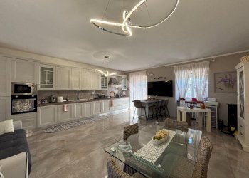 Casa semi indipendente Via Statale, Chivasso - foto 1