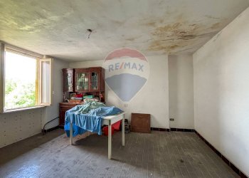 Sala da pranzo - Semi-detached house Via Caronno Varesino
 
102, Morazzone - photo 17