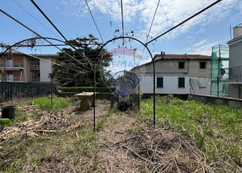 Giardino - Semi-detached house Via Caronno Varesino
 
102, Morazzone - photo 27