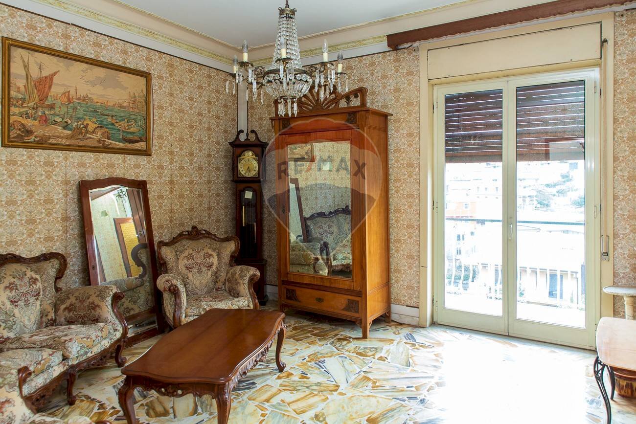 Soggiorno - Appartamento Via Galileo Galilei
69, Aci Catena - foto 2