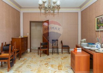 Sala da pranzo - Appartamento Via Galileo Galilei
 
69, Aci Catena - foto 9