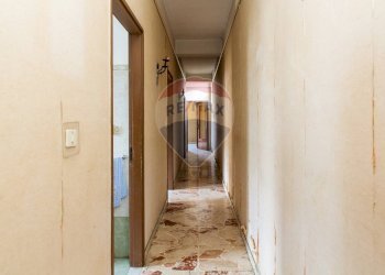 Hall / corridoio - Appartamento Via Galileo Galilei
 
69, Aci Catena - foto 17