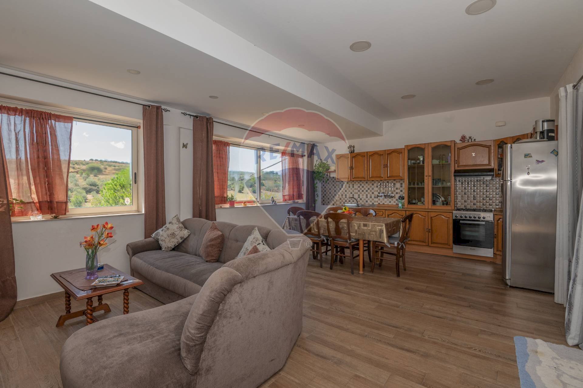 Sala da pranzo - Villa STRADA COMUNALE PIANO LUPPINO
SN, San Cono - foto 3