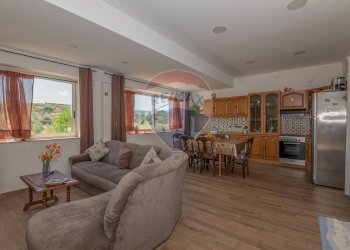 Sala da pranzo - Villa STRADA COMUNALE PIANO LUPPINO
 
SN, San Cono - foto 3