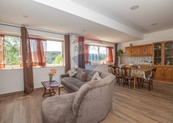 Sala da pranzo - Villa STRADA COMUNALE PIANO LUPPINO
 
SN, San Cono - foto 19