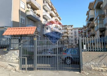 Edificio all\'aperto - Trilocale Viale Medaglie D'Oro
 
90, Catania - foto 14