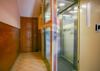 Hall / corridoio - Quadrilocale via Vincenzo Zaccà
 
31, Catania - foto 28