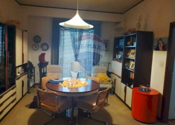 Sala da pranzo - Appartamento Via Sardegna
 
4, Caltagirone - foto 11