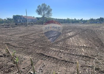 Vista delle montagne - Terreno agricolo SS 114
 
snc, Calatabiano - foto 3