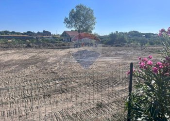 Vista delle montagne - Terreno agricolo SS 114
 
snc, Calatabiano - foto 7