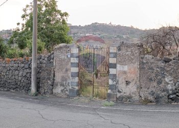 Edificio all\'aperto - Terreno agricolo Via Elemosina
 
snc, Aci Catena - foto 1