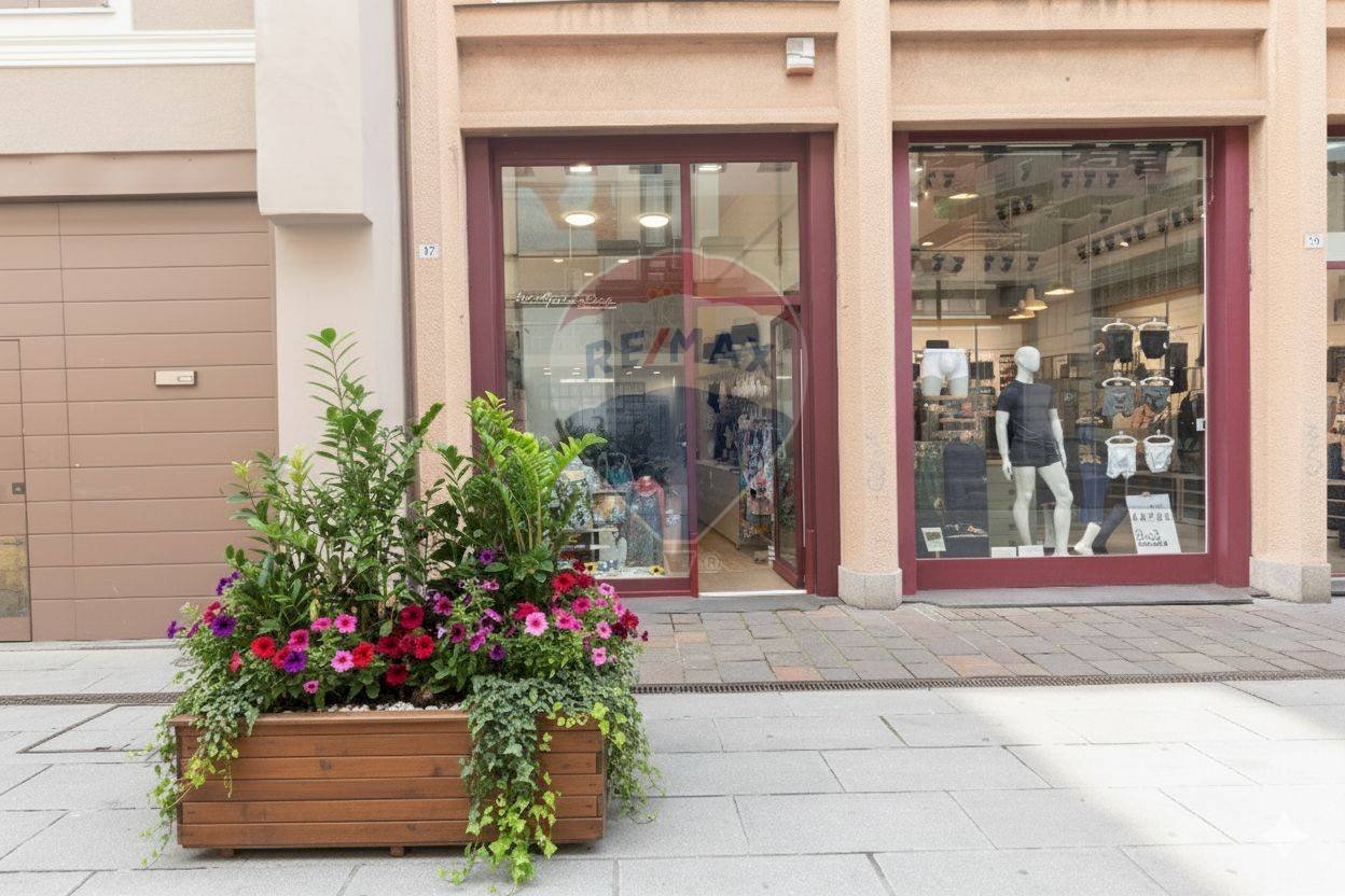 Edificio all\'aperto - Locale Commerciale Corso del Popolo
 
17, Seregno - foto 1