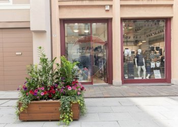 Edificio all\'aperto - Locale Commerciale Corso del Popolo
 
17, Seregno - foto 1