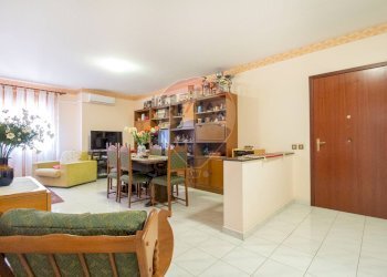 Sala da pranzo - Appartamento Stradale San Giorgio
 
35/B, Catania - foto 6