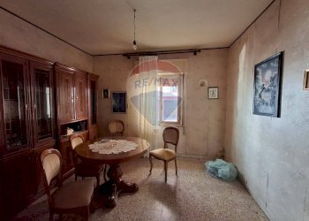 Sala da pranzo - Quadrilocale via Maddalena Seconda
 
18, Calascibetta - foto 14