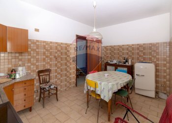 Sala da pranzo - Quadrilocale via degli Aragonesi
 
5, Linguaglossa - foto 13