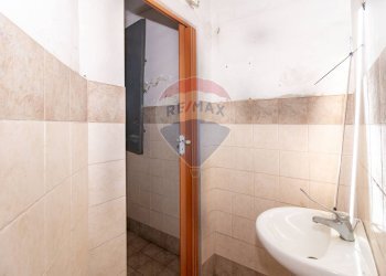 Bagno - Shop Via Francesco Battiato
 
14, Catania - photo 9