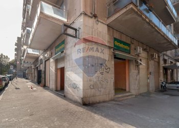 Edificio all\'aperto - Shop Via Francesco Battiato
 
14, Catania - photo 22