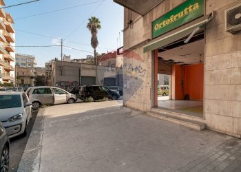 Edificio all\'aperto - Shop Via Francesco Battiato
 
14, Catania - photo 24