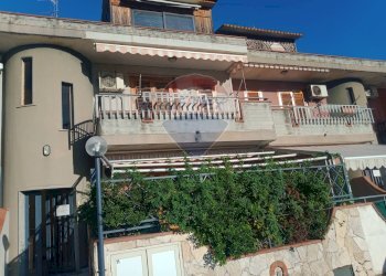 Edificio all\'aperto - Trilocale Via Sant' anna
 
13, Mascali - foto 1