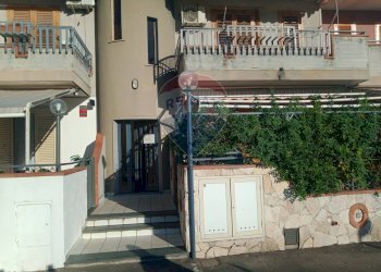 Edificio all\'aperto - Trilocale Via Sant' anna
 
13, Mascali - foto 94