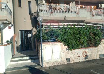 Edificio all\'aperto - Trilocale Via Sant' anna
 
13, Mascali - foto 96