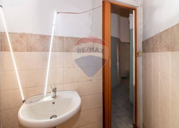 Bagno - Shop Via Francesco Battiato
 
14, Catania - photo 12