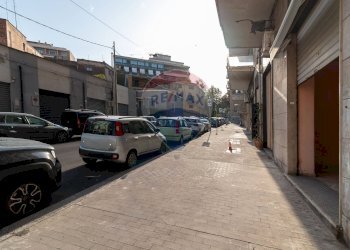 Edificio all\'aperto - Shop Via Francesco Battiato
 
14, Catania - photo 23