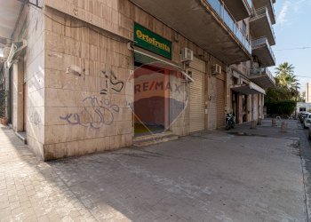 Edificio all\'aperto - Shop Via Francesco Battiato
 
14, Catania - photo 24