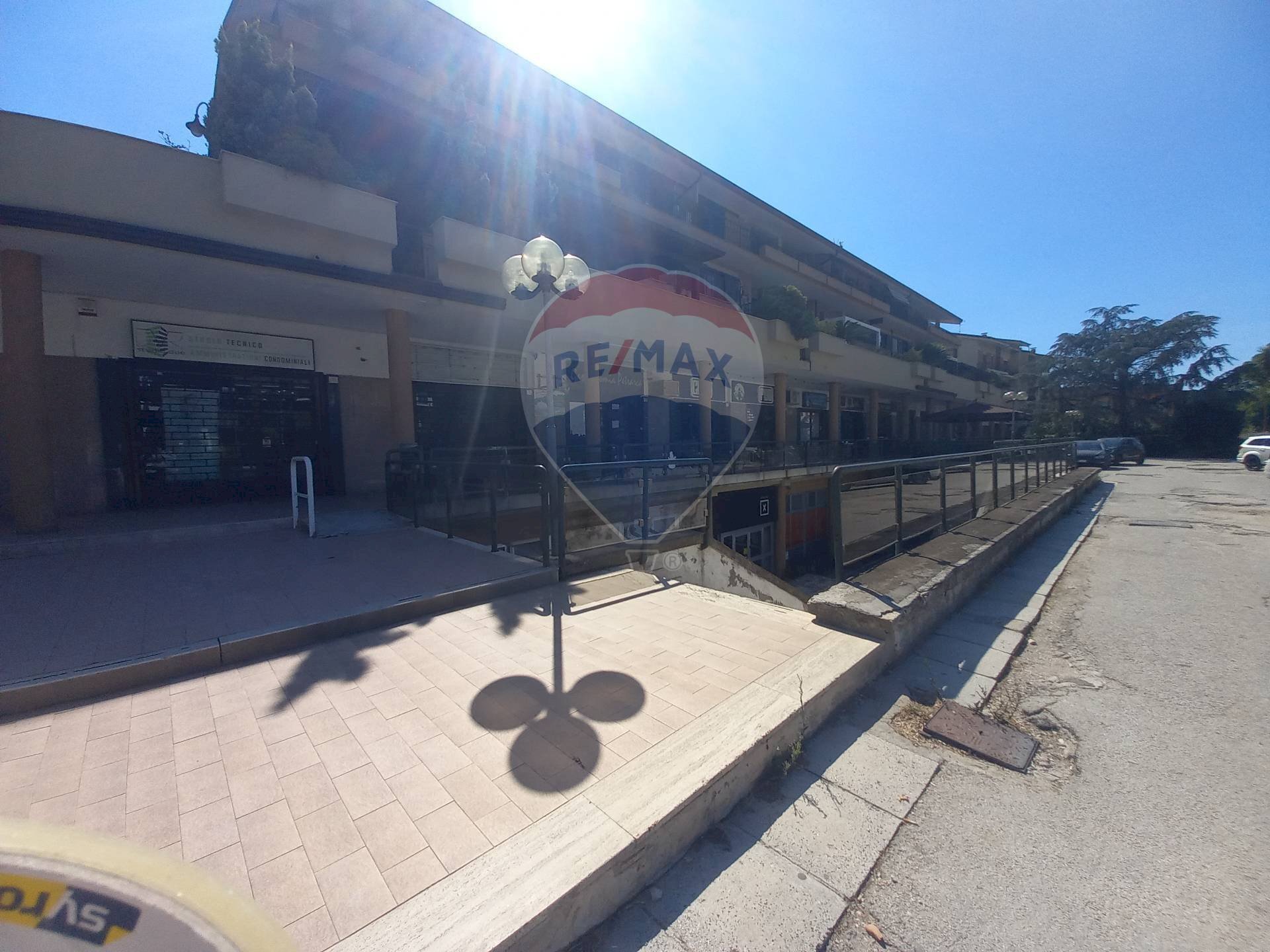 Edificio all\'aperto - Commercial Premises Via Francesco  Petrarca
 
33, Caserta - photo 3