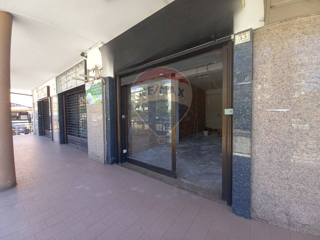 Terrazza - Locale Commerciale Via Francesco  Petrarca
 
33, Caserta - foto 1