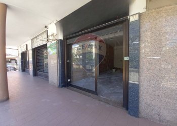 Terrazza - Locale Commerciale Via Francesco  Petrarca
 
33, Caserta - foto 1