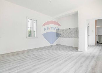 Stanza vuota - Casa indipendente VIA CURTATONE
 
11, Gallarate - foto 4