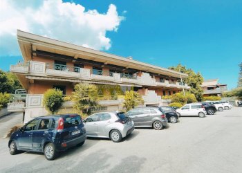 ESTERNO CONDOMINIALE - Quadrilocale Via Giuseppe Mancini Sbraccia
 
16, Teramo - foto 10