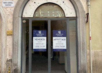 Foto 1 - Locale Commerciale Corso Cavour
 
100, Foligno - foto 1