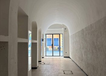 Foto 2 - Locale Commerciale Corso Cavour
 
100, Foligno - foto 2