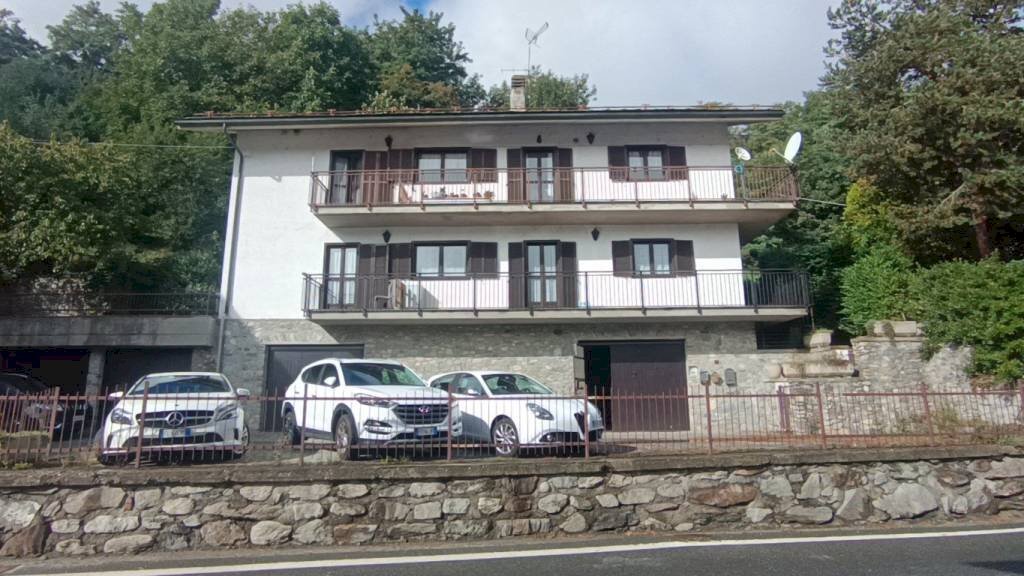 Facciata - Trilocale Frazione Savin, Gignod - foto 1