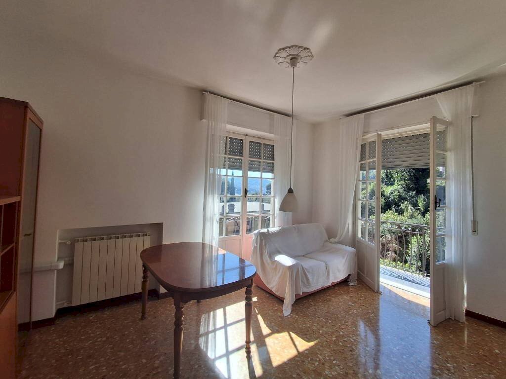 Salone - Quadrilocale salita Ca' dei Trenta, Genova (zona Bolzaneto) - foto 1