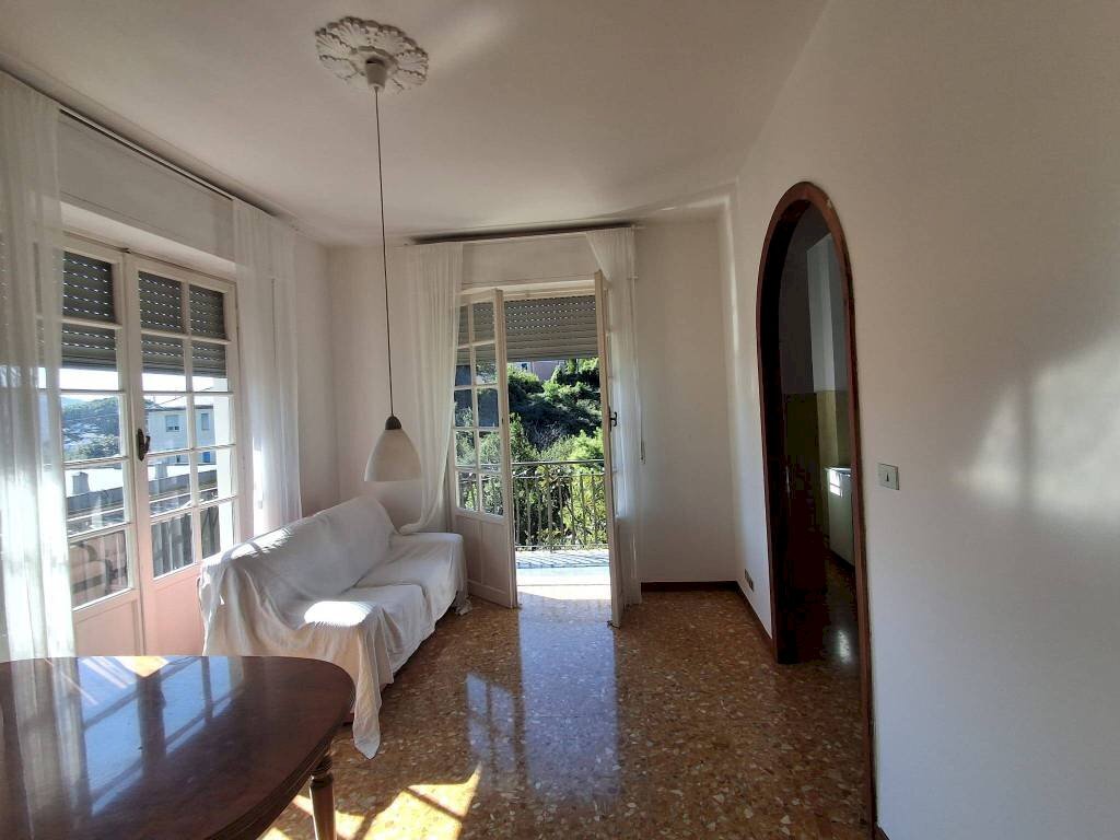 Salone - Quadrilocale salita Ca' dei Trenta, Genova (zona Bolzaneto) - foto 2