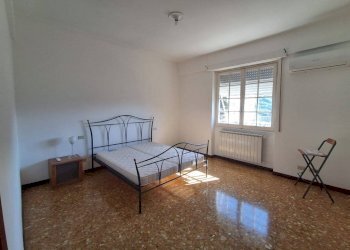 Camera da letto - Quadrilocale salita Ca' dei Trenta, Genova (zona Bolzaneto) - foto 4