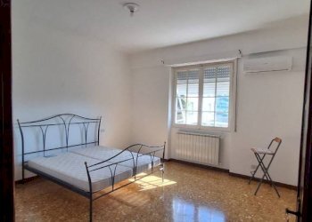 Camera da letto - Quadrilocale salita Ca' dei Trenta, Genova (zona Bolzaneto) - foto 6