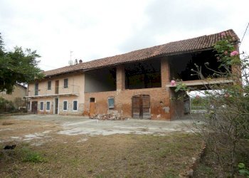 Facciata - Rustic via Don Demetrio Castelli, Roddi - photo 1