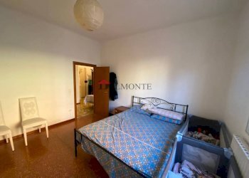Camera da letto - Appartamento via Andrea da Faenza, Bologna (zona Bolognina) - foto 3