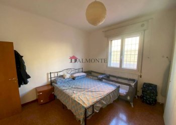 Camera da letto - Appartamento via Andrea da Faenza, Bologna (zona Bolognina) - foto 9