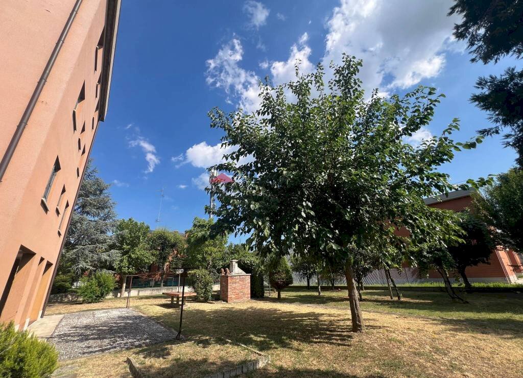 Giardino - Quadrilocale via Pier Fortunato Calvi, Bologna (zona Borgo Panigale) - foto 2